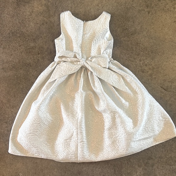 American Princess girls sleeveless dress with pearl detail and tie in the back. - Picture 3 of 8